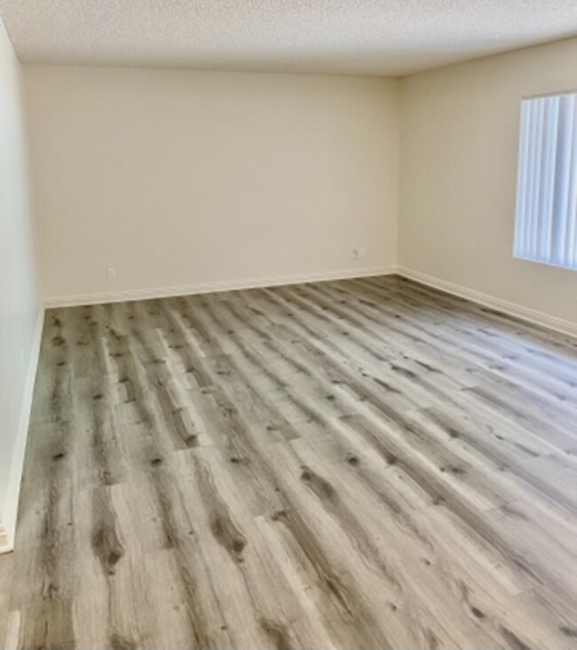 Building Photo - 15020 Burbank Blvd