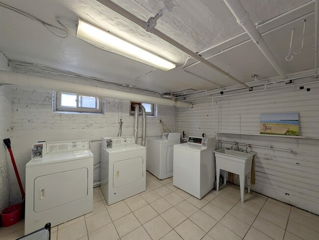 Building Photo - 4 Craigie Cir