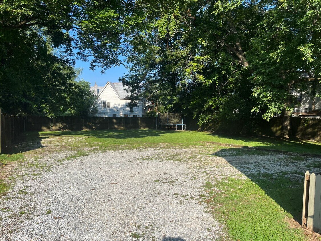 Building Photo - 1 Bedroom 1 Bath Triplex Apartment in Opelika Available August!