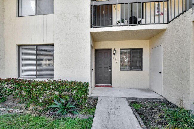 Building Photo - 6550 Somerset Dr