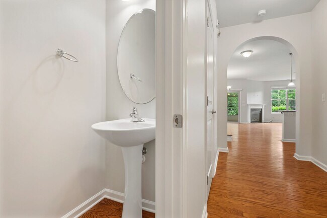 Foto del edificio - Beautiful 3 Bedroom Townhome in Thompson Ridge – Prime Durham Location!