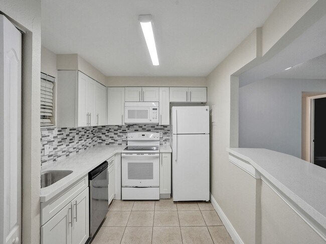 Foto del edificio - Modern & Spacious 2-Bedroom Condo – Prime Location in Springcrest!