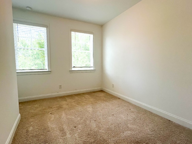 Building Photo - 6605 Beacon Dr