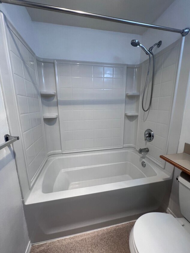 Foto principal - 2 BR 2 BA Condo in east bremerton
