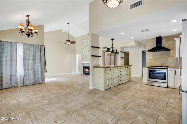Building Photo - 1644 N Ventura Ln