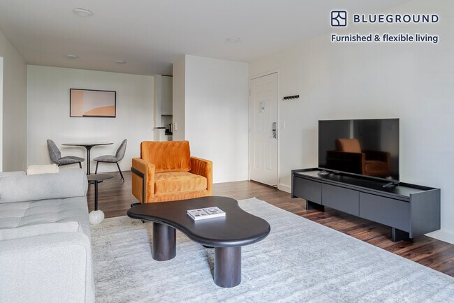 Foto del edificio - 900 Pepper Tree Ln