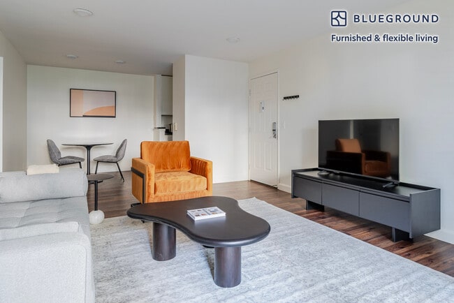 Foto del edificio - 900 Pepper Tree Ln