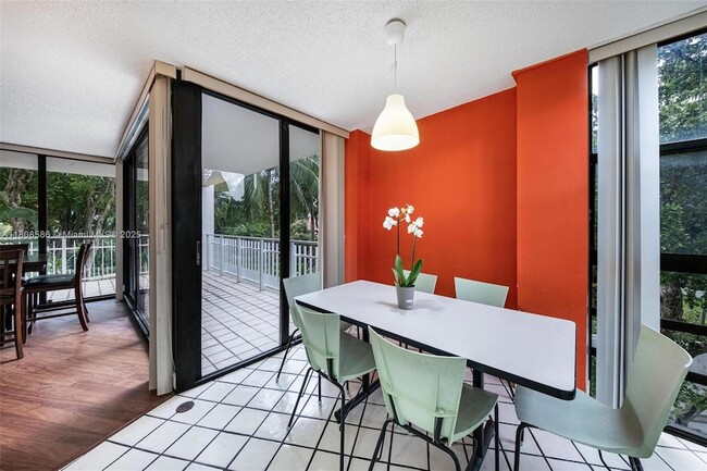 Foto del edificio - 2000 Towerside Terrace