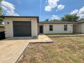Building Photo - 1520 Eichen Rd