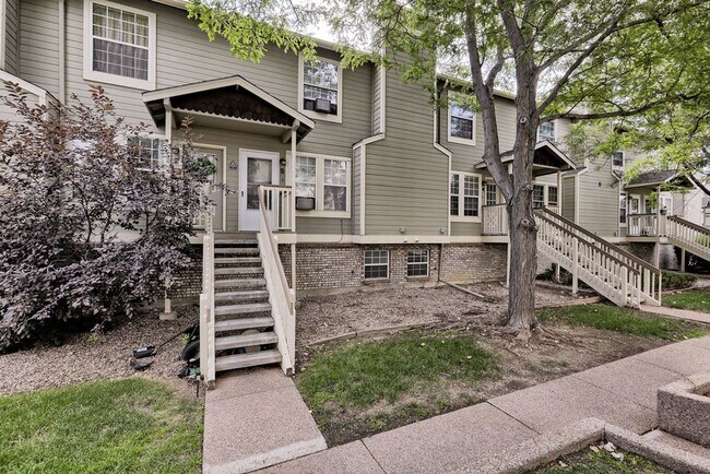 Foto del edificio - 3200 Azalea Dr