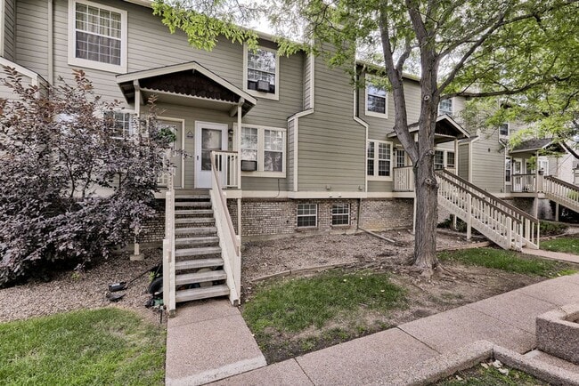 Building Photo - 3200 Azalea Dr