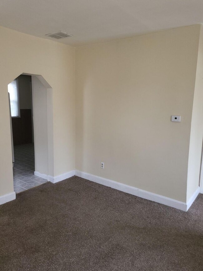 Foto del edificio - Two Bedroom Home in St Clair Shores - $1,450
