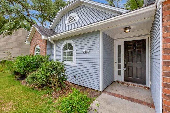 Building Photo - Charming 3 bedroom with Spacious Backyard ...