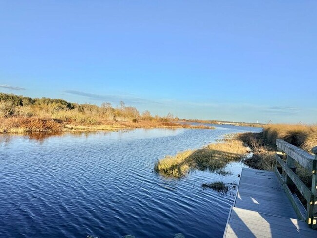 Building Photo - Stunning 4/2.5 in Highly Sought After Waterside Community!