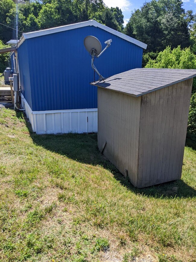 Foto del edificio - 235 Monarch Ln