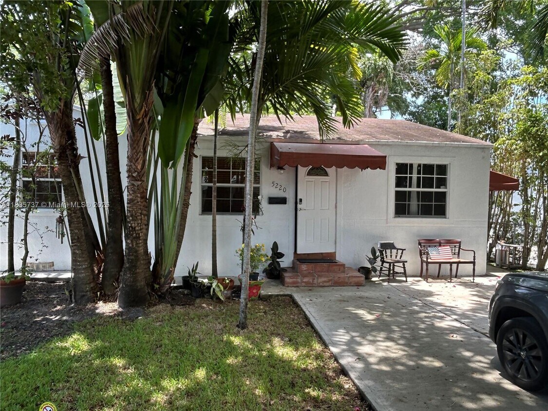 Primary Photo - 5220 SW 5th St