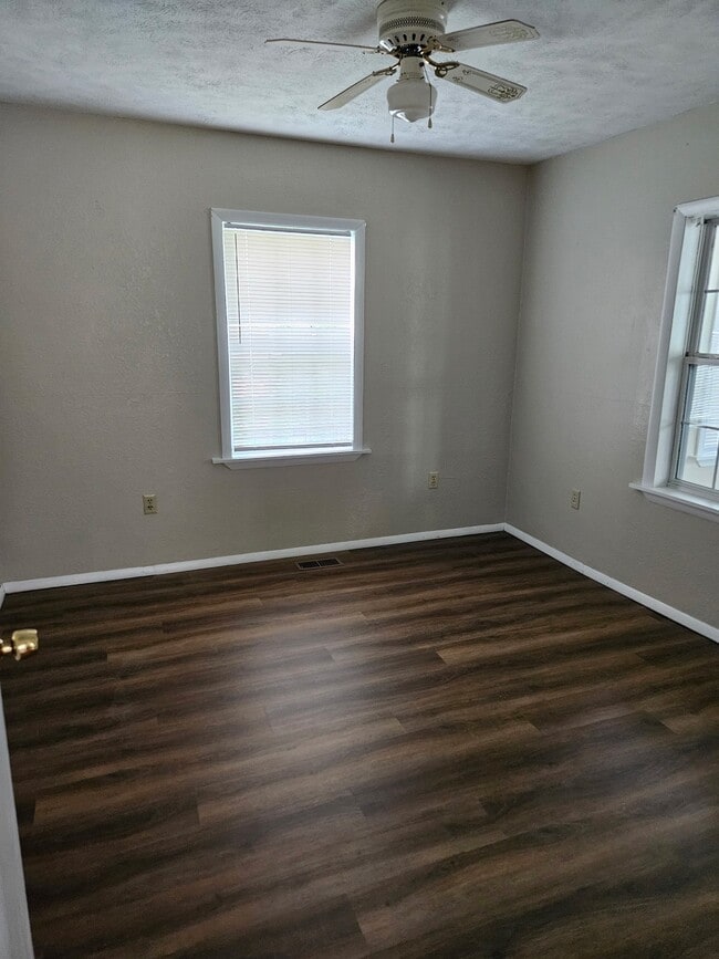 Foto del edificio - 1649 E Blaine St