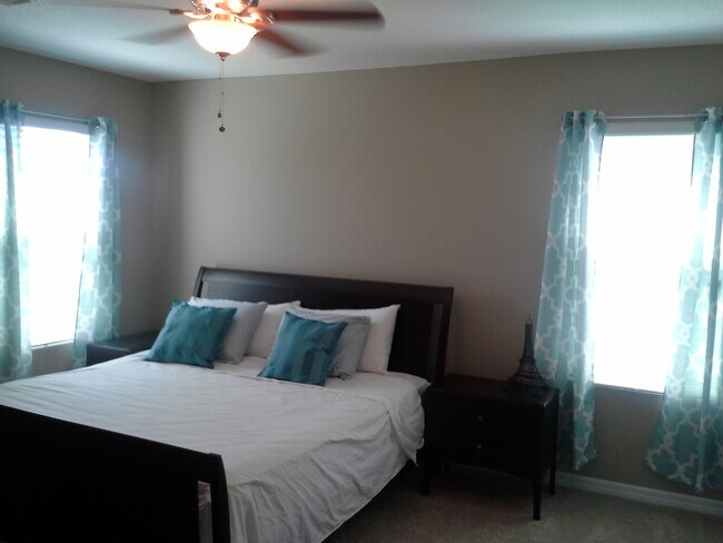 Foto del edificio - 15831 High Bell Place