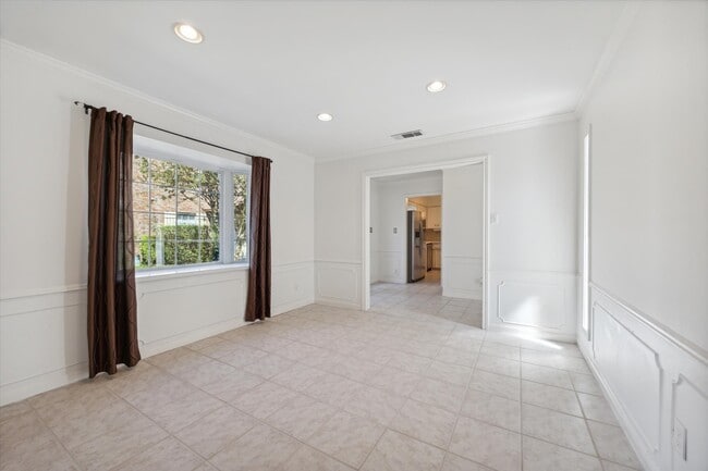 Building Photo - 1833 Saxony Ln