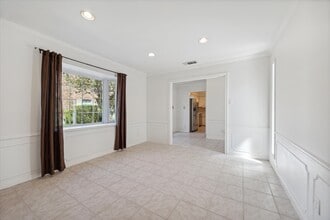 Building Photo - 1833 Saxony Ln