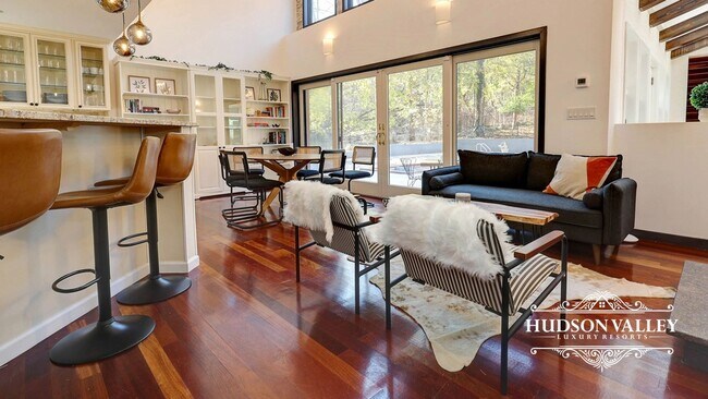 Foto del edificio - Elegant 7-Bedroom Estate in White Plains – Luxury Living at Its Finest