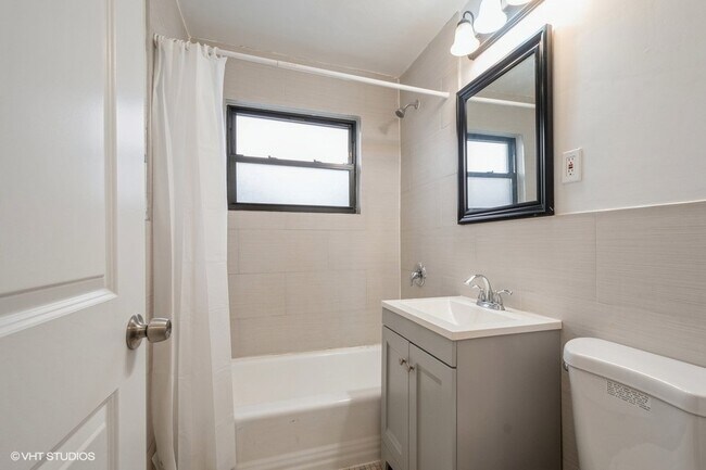 Foto del edificio - 1-bed - Heat and Gas Included - Laundry on...