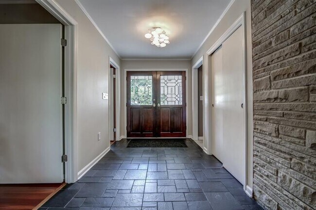 Foto del edificio - 720 Langford Ln NW