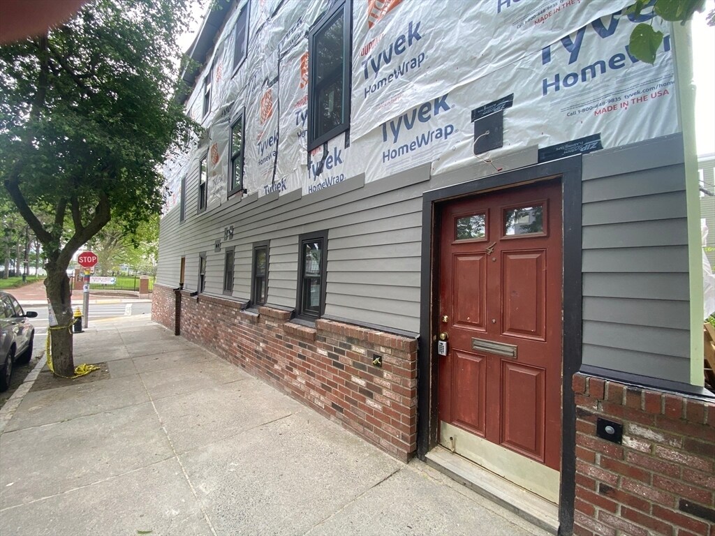 Primary Photo - 110 Marginal St
