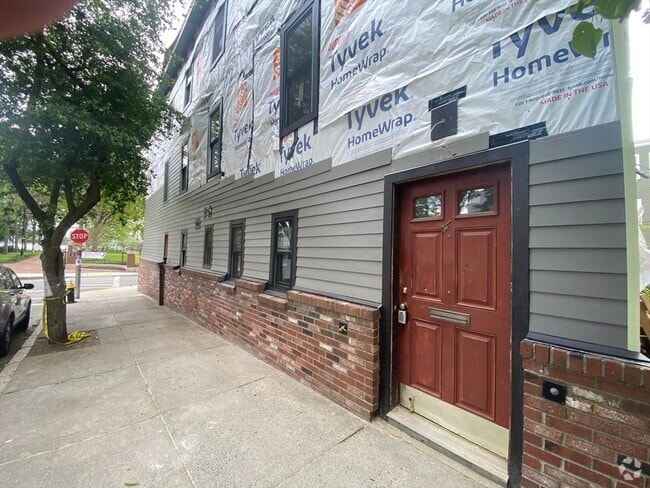 Building Photo - 110 Marginal St