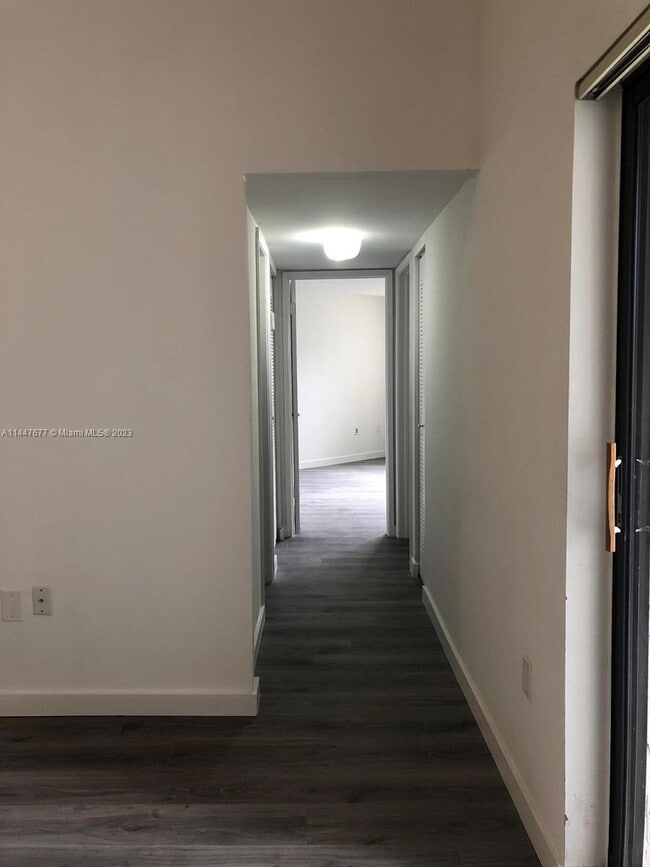 Building Photo - 9421 Fontainebleau Blvd