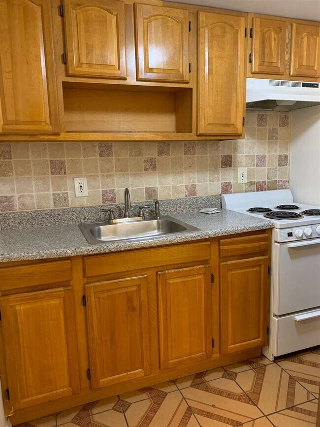 Building Photo - 415 Gregory Ave