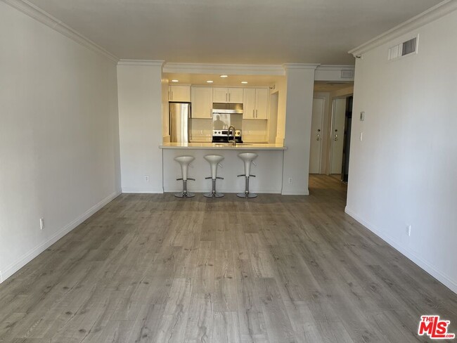 Foto del edificio - 600 W 9th St