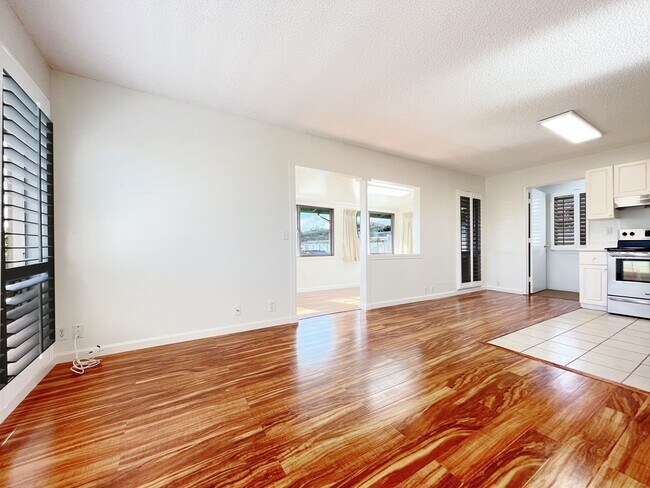 Building Photo - Meticulously Maintained Kailua Apartment. ...