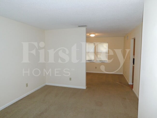 Foto del edificio - 3931 Springleaf Dr