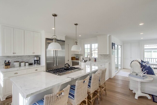 Building Photo - 8014 La Jolla Shores Dr