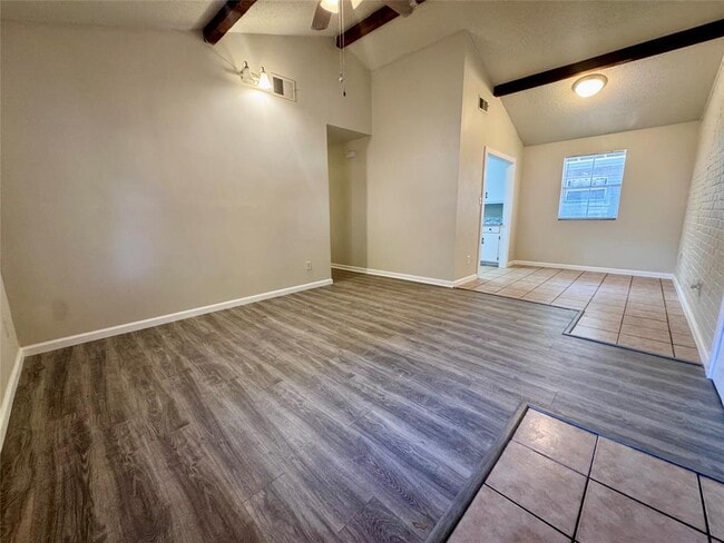 Foto del edificio - 6909 Cooper Ln