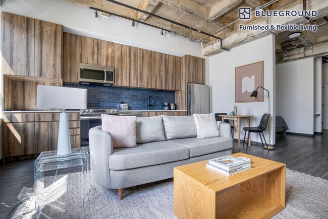 Foto del edificio - 150 N Ashland Ave