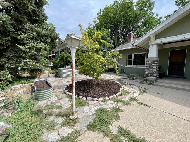 Building Photo - 502 N 200 W