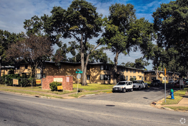 Lawndale Village Apartments - Lawndale Village Apts