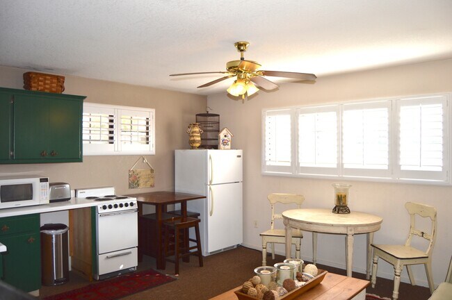 Foto del edificio - FULLY FURNISHED 1 BEDROOM 1 BATH COUNTRY HOME AVAILABLE ALL UTILITIES INCLUDED