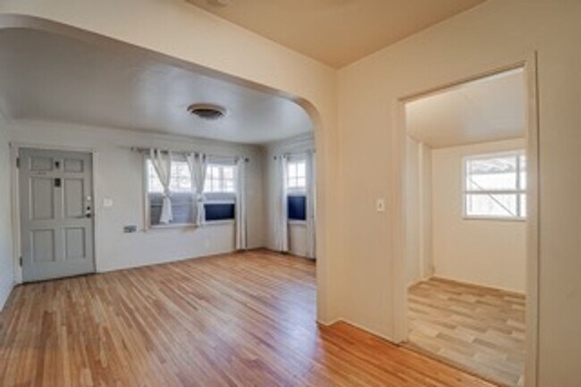 Foto del edificio - 627 Arvin St