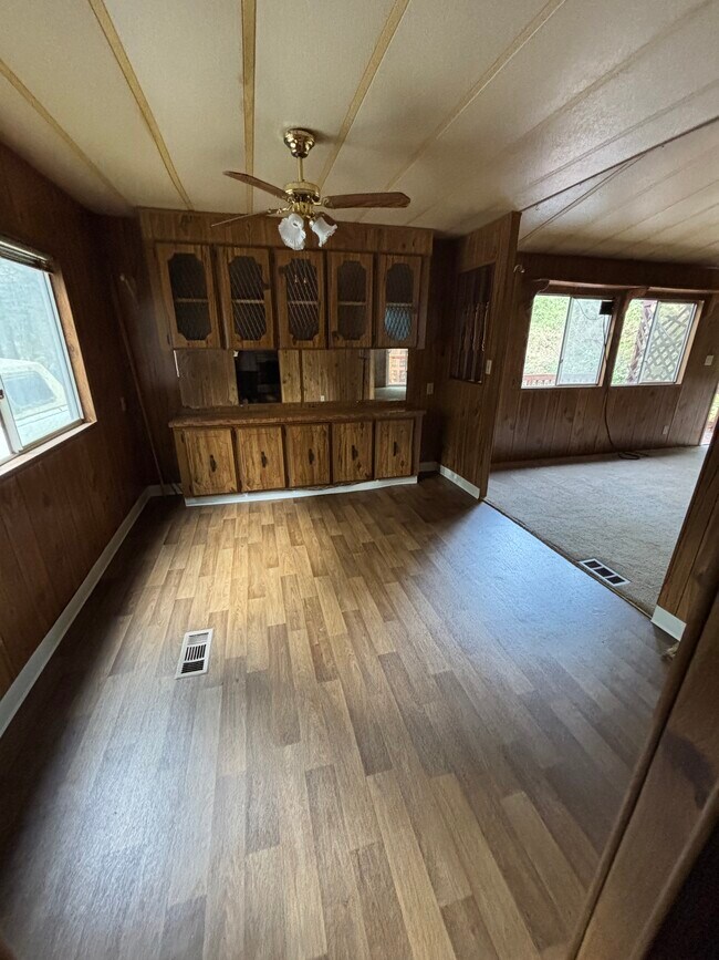 Foto del edificio - 201 Lind Rd