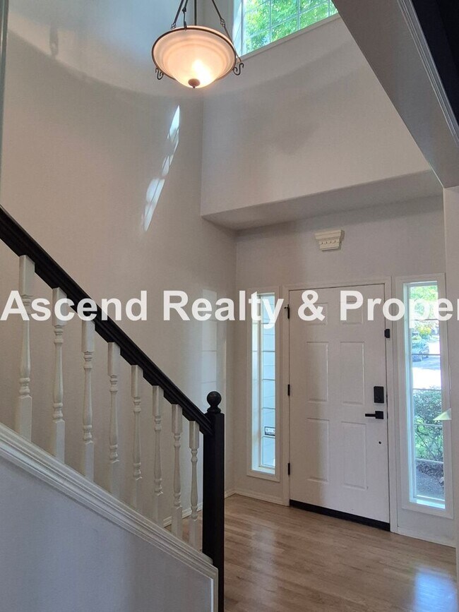 Building Photo - Outstanding 4bed+Office Bethany Area 2 Level Home Updated Throughout Available 6/22 or Sooner