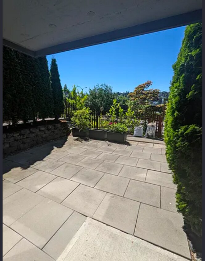 Foto principal - 3420 15th Ave W