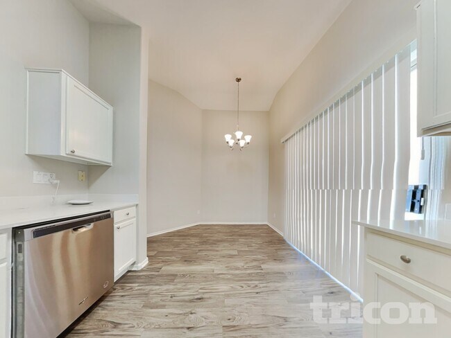 Foto del edificio - 12429 W Larkspur Rd