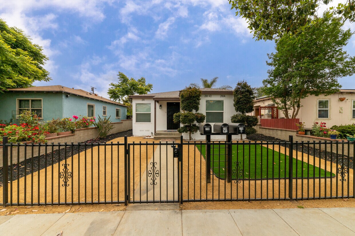 Foto principal - 218 E Hullett St