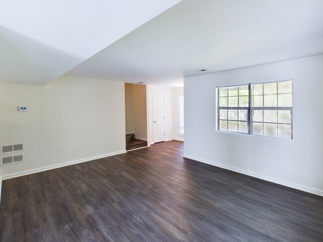 Building Photo - 2878 Old South Dr