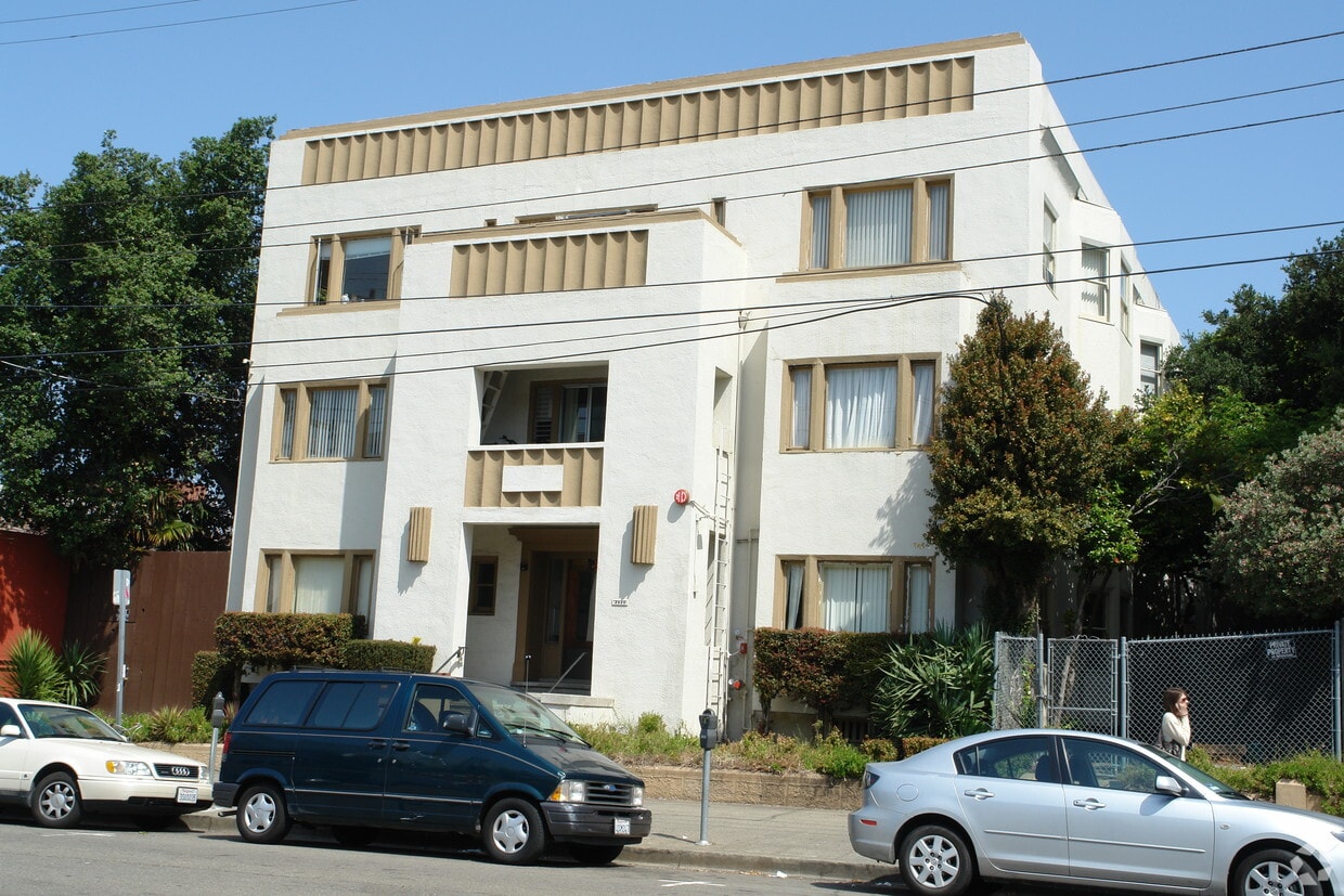 2525 Durant Ave - Castle Craig Apartments