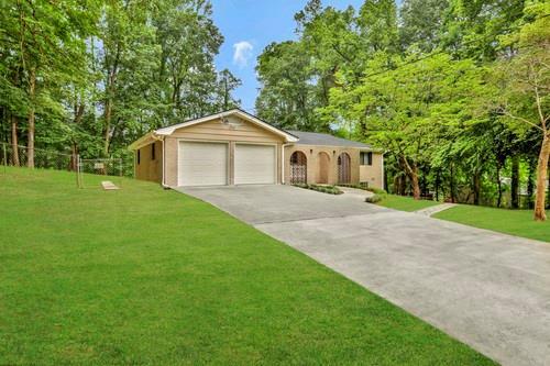 Building Photo - 45 Stoneview Dr SW