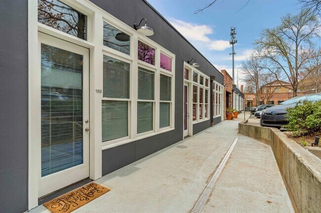 Foto del edificio - 675 Greenwood Ave NE
